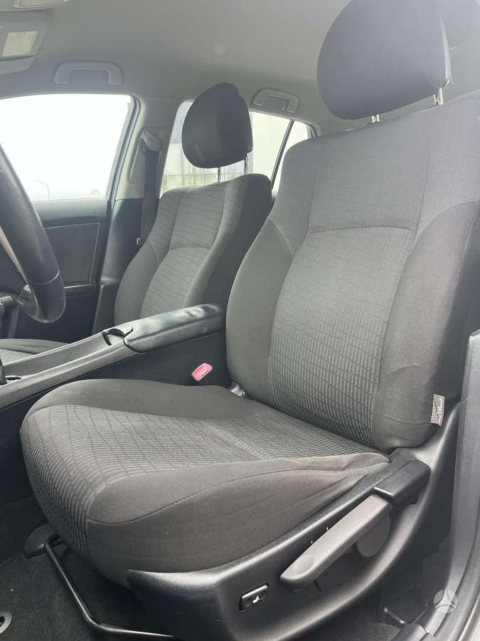 Toyota Avensis 2009 — photo 25