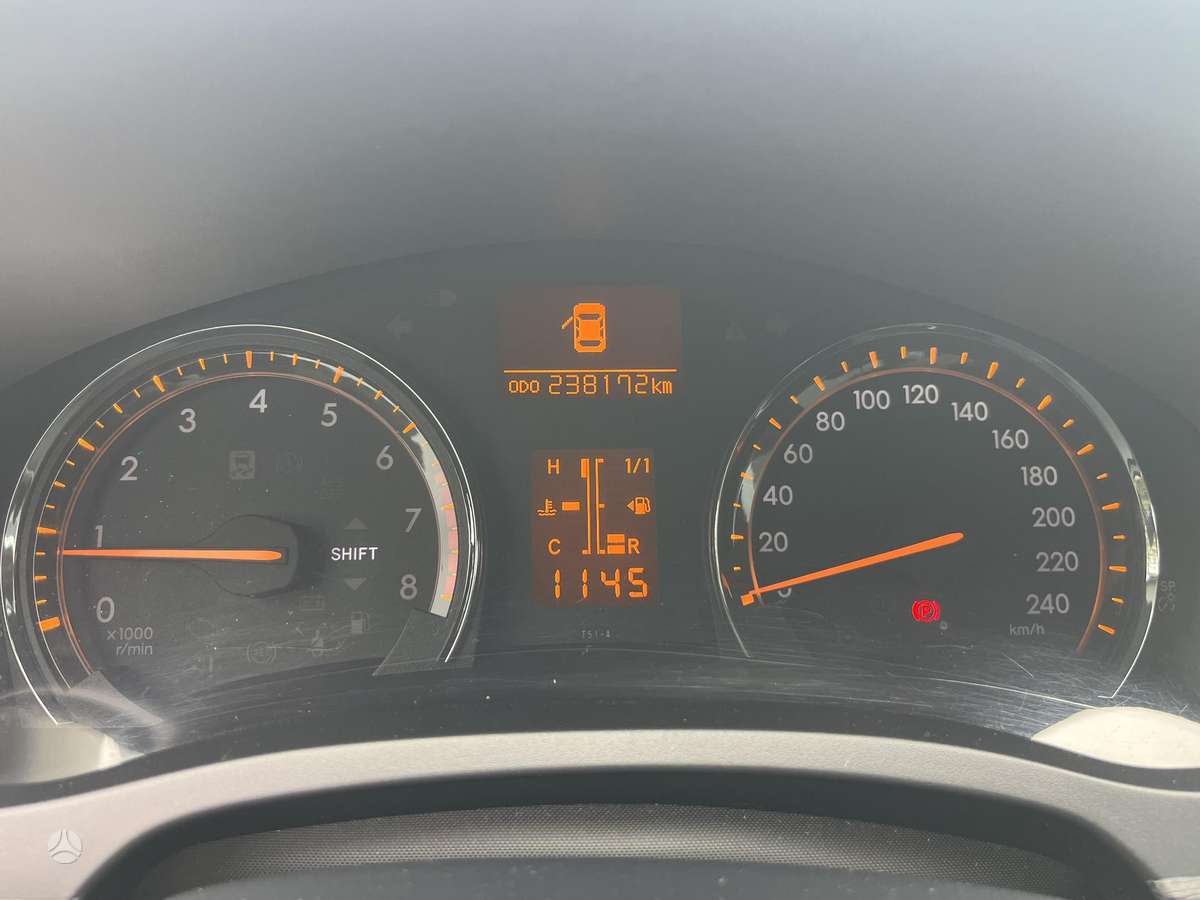 Toyota Avensis 2009 — photo 29