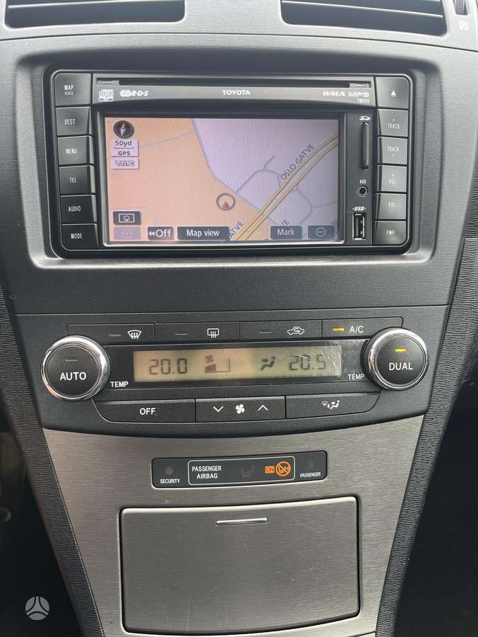 Toyota Avensis 2009 — photo 31