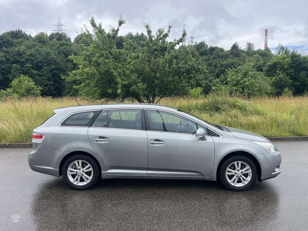 Toyota Avensis 2009 — engine 1798 cm³, 147 HP (108kW)