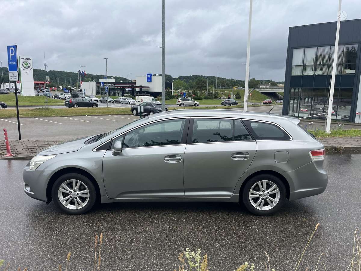 Toyota Avensis 2009 — photo 8