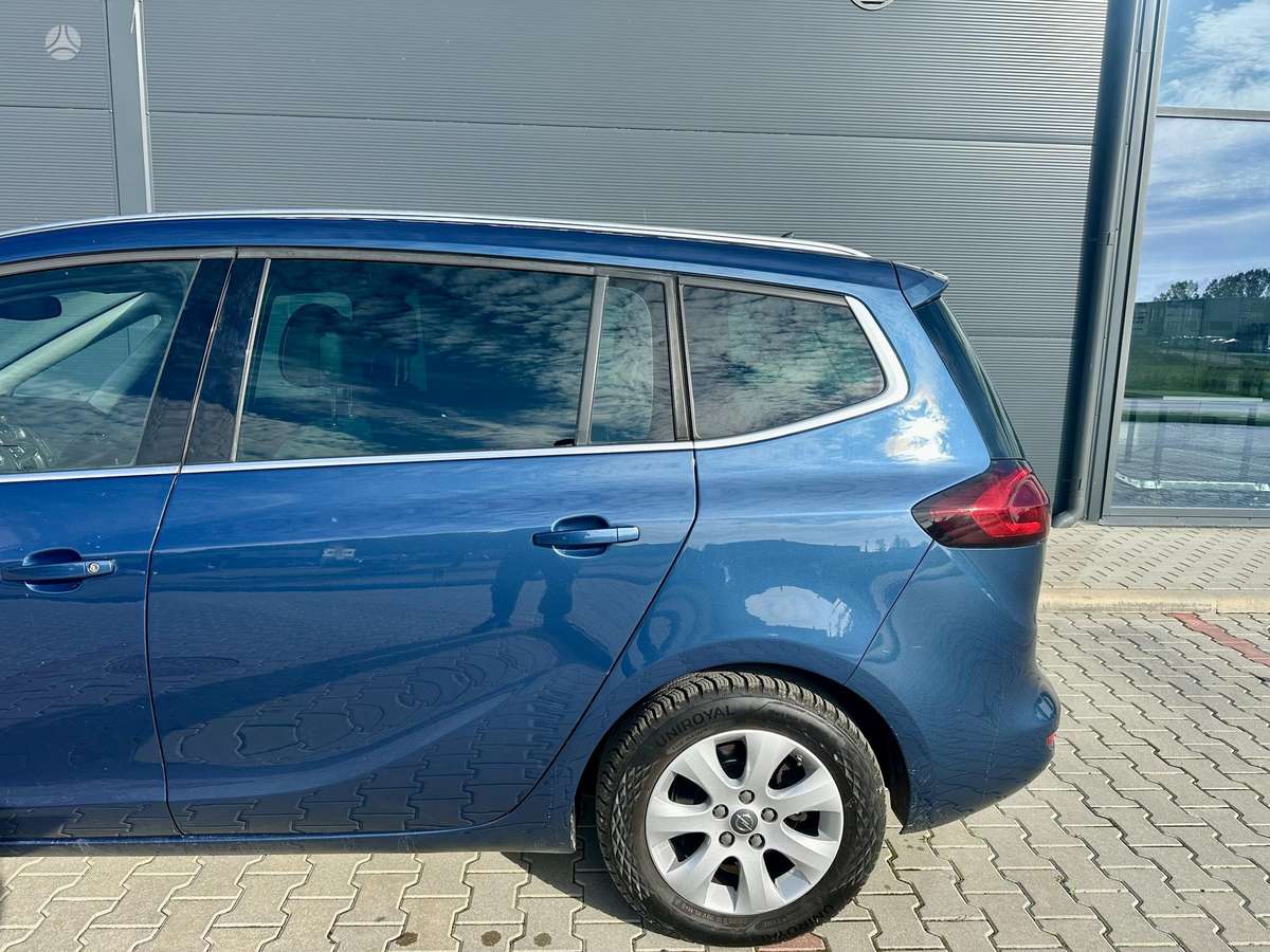 Opel Zafira 2015 — photo 10