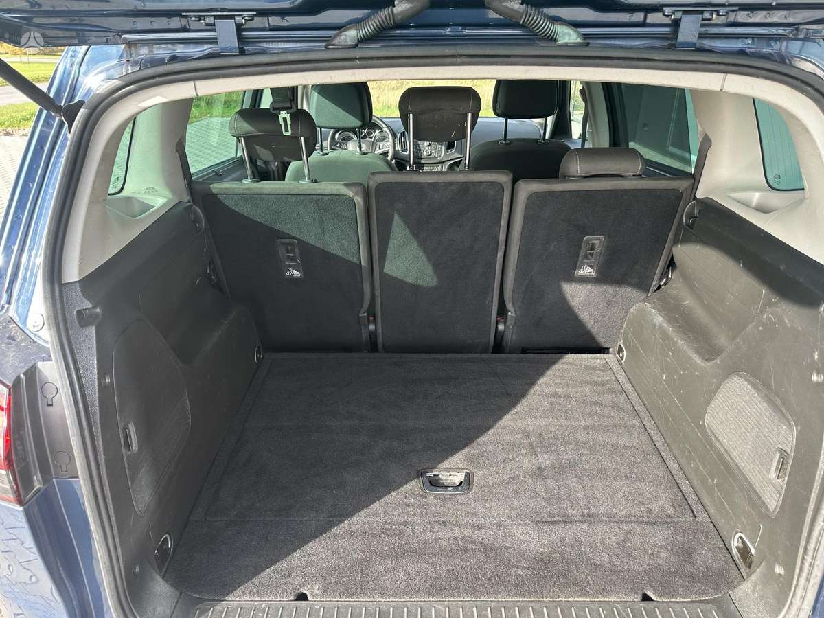 Opel Zafira 2015 — photo 15