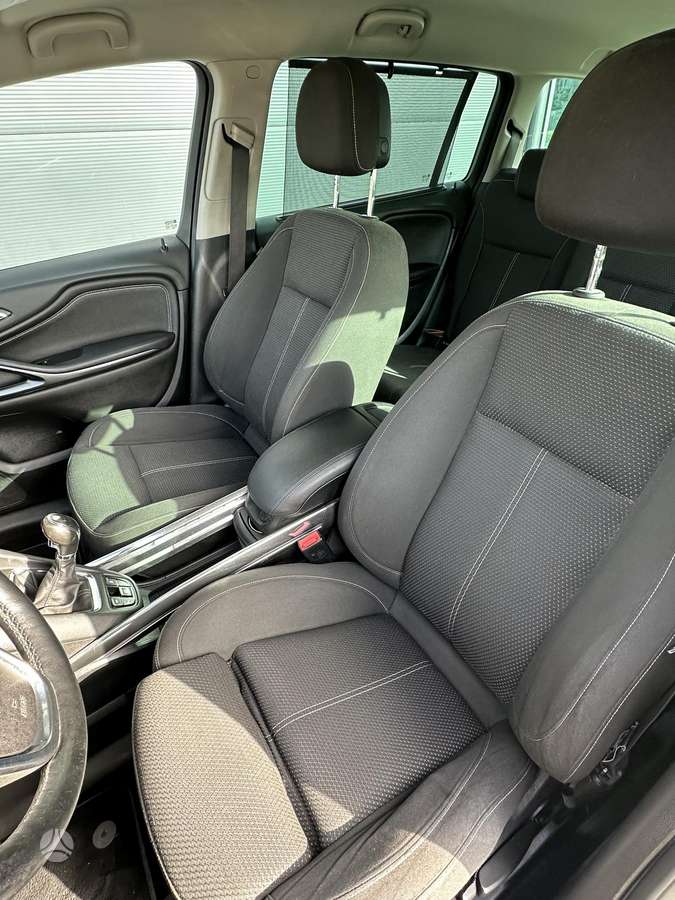 Opel Zafira 2015 — photo 20