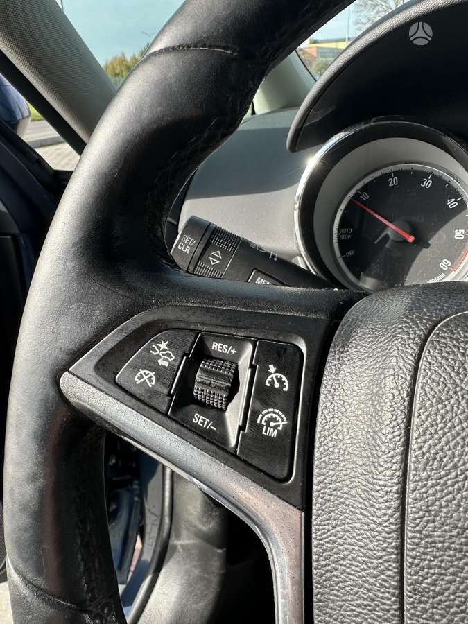 Opel Zafira 2015 — photo 21