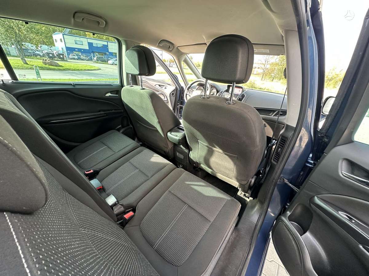 Opel Zafira 2015 — photo 26