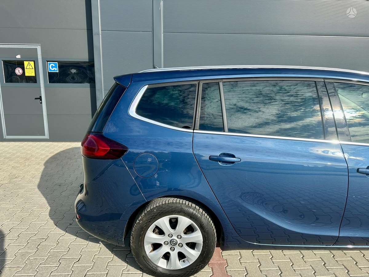 Opel Zafira 2015 — photo 5