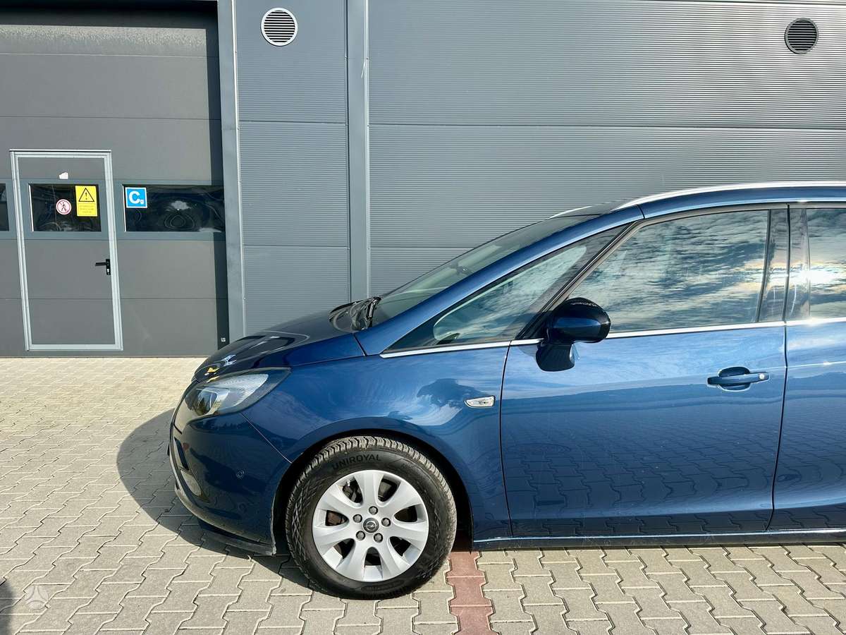 Opel Zafira 2015 — photo 8
