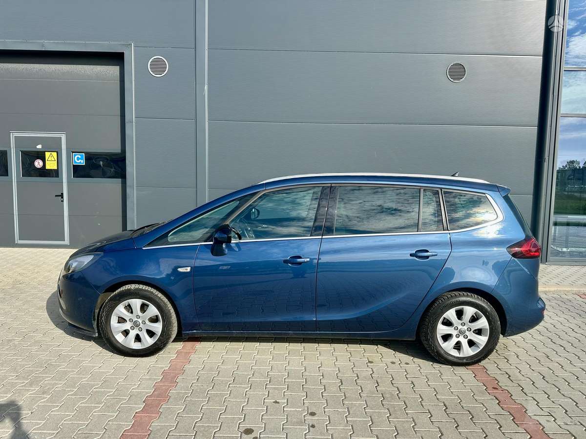 Opel Zafira 2015 — photo 9