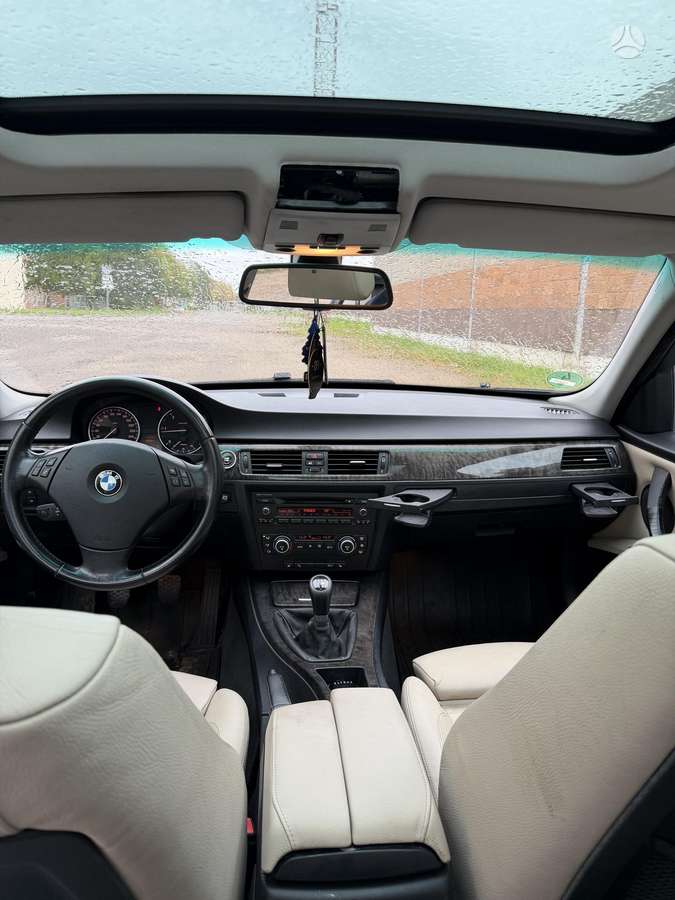 BMW 320 2008 — interior