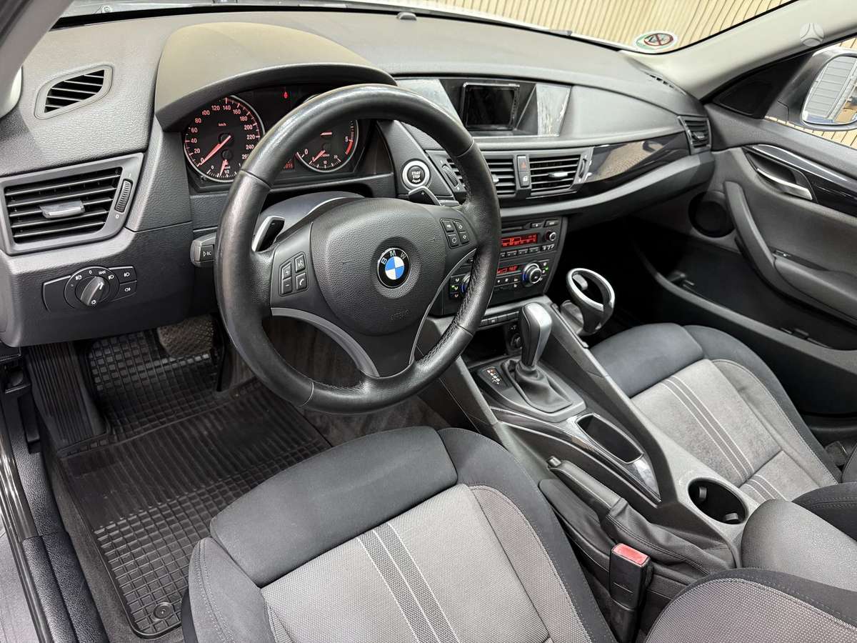 BMW X1 2011 — вигляд ззаду