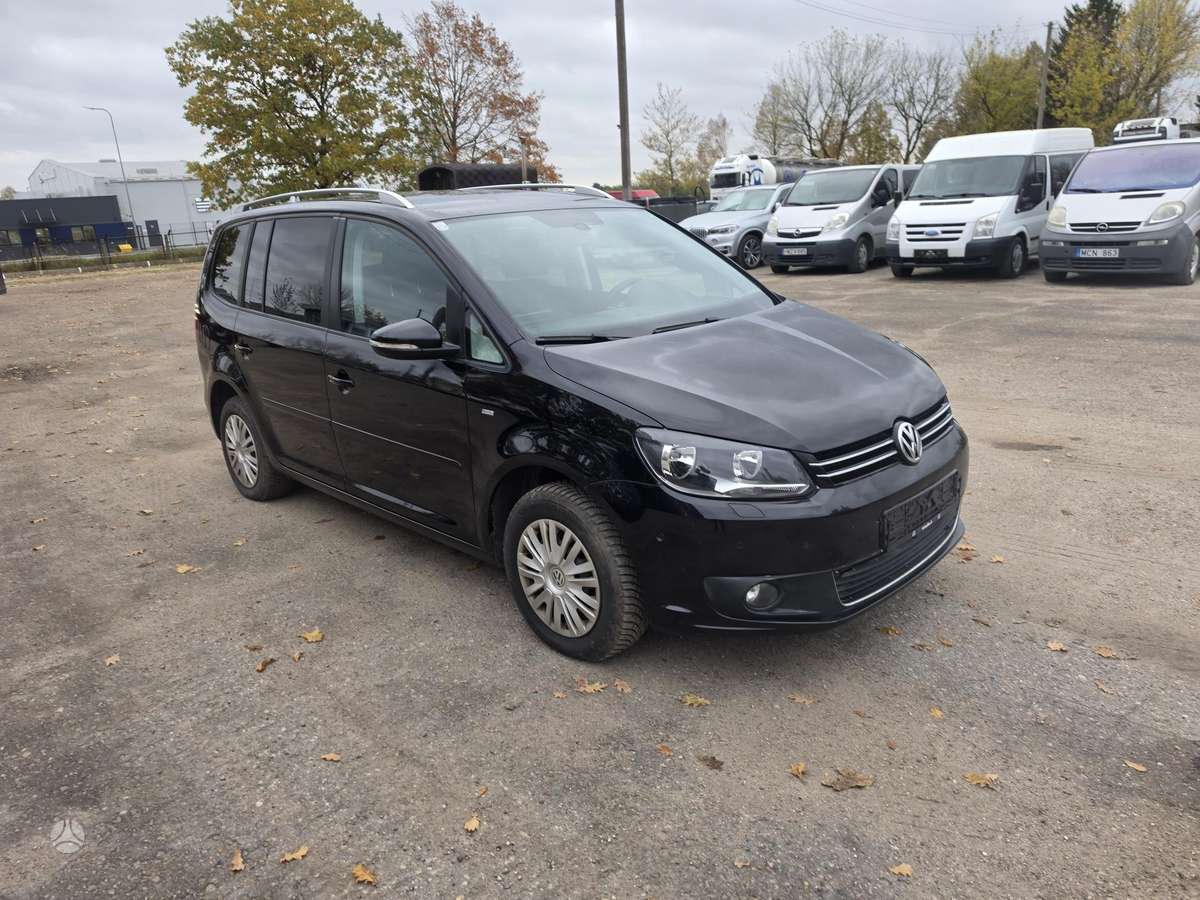 Volkswagen Touran 2014 — вигляд ззаду