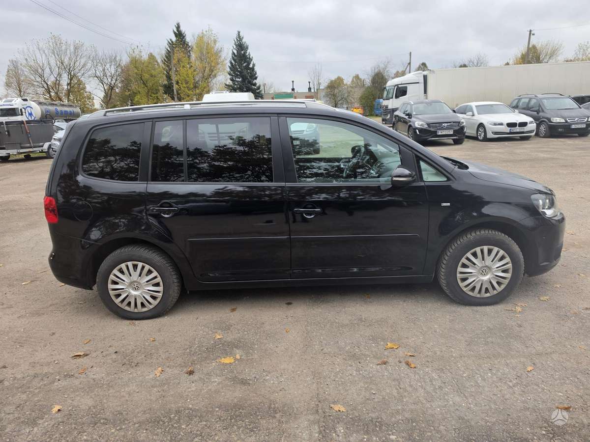 Volkswagen Touran 2014 — салон
