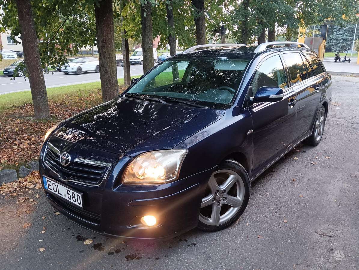 Toyota Avensis 2006 — салон