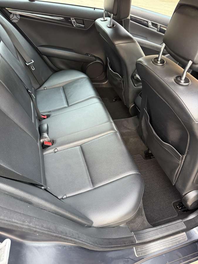 Mercedes-Benz C180 2011 — photo 16