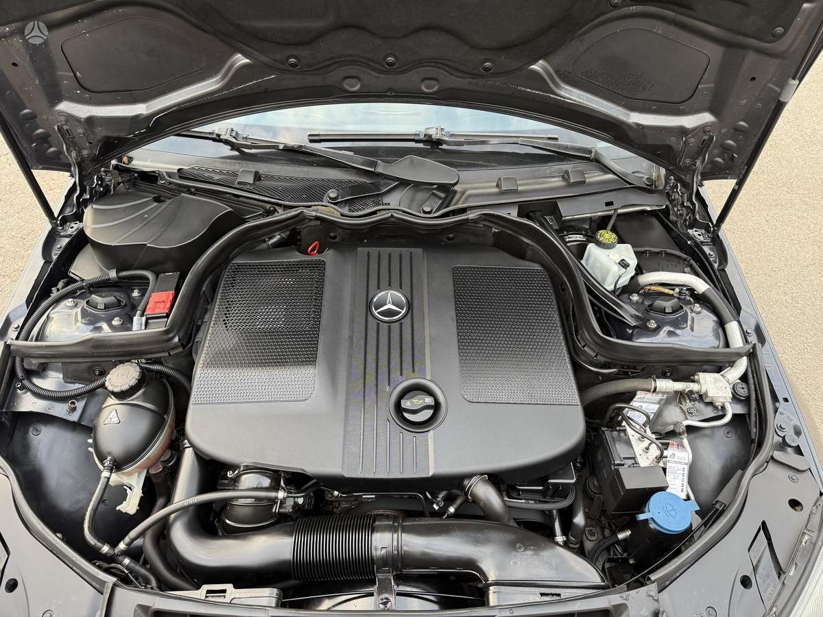 Mercedes-Benz C180 2011 — photo 18