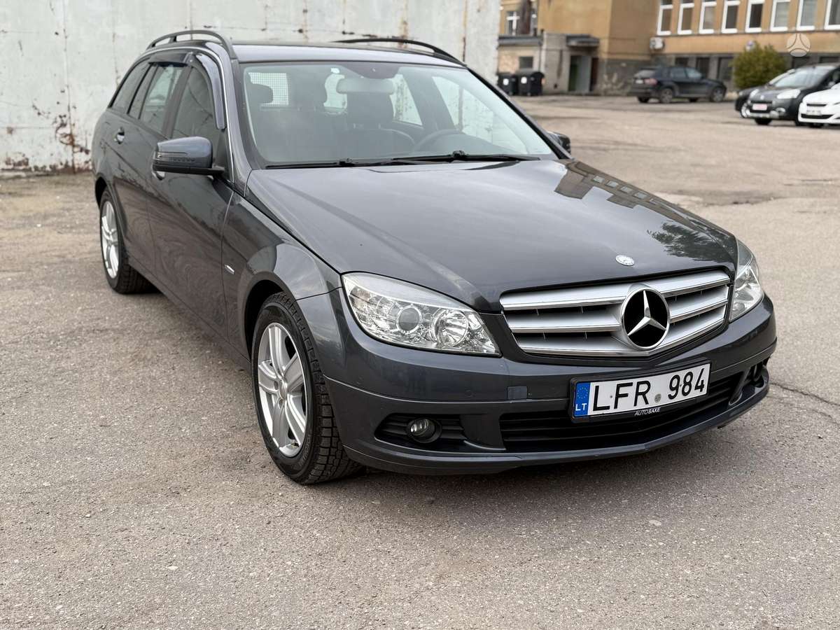 Mercedes-Benz C180 2011 — rear view