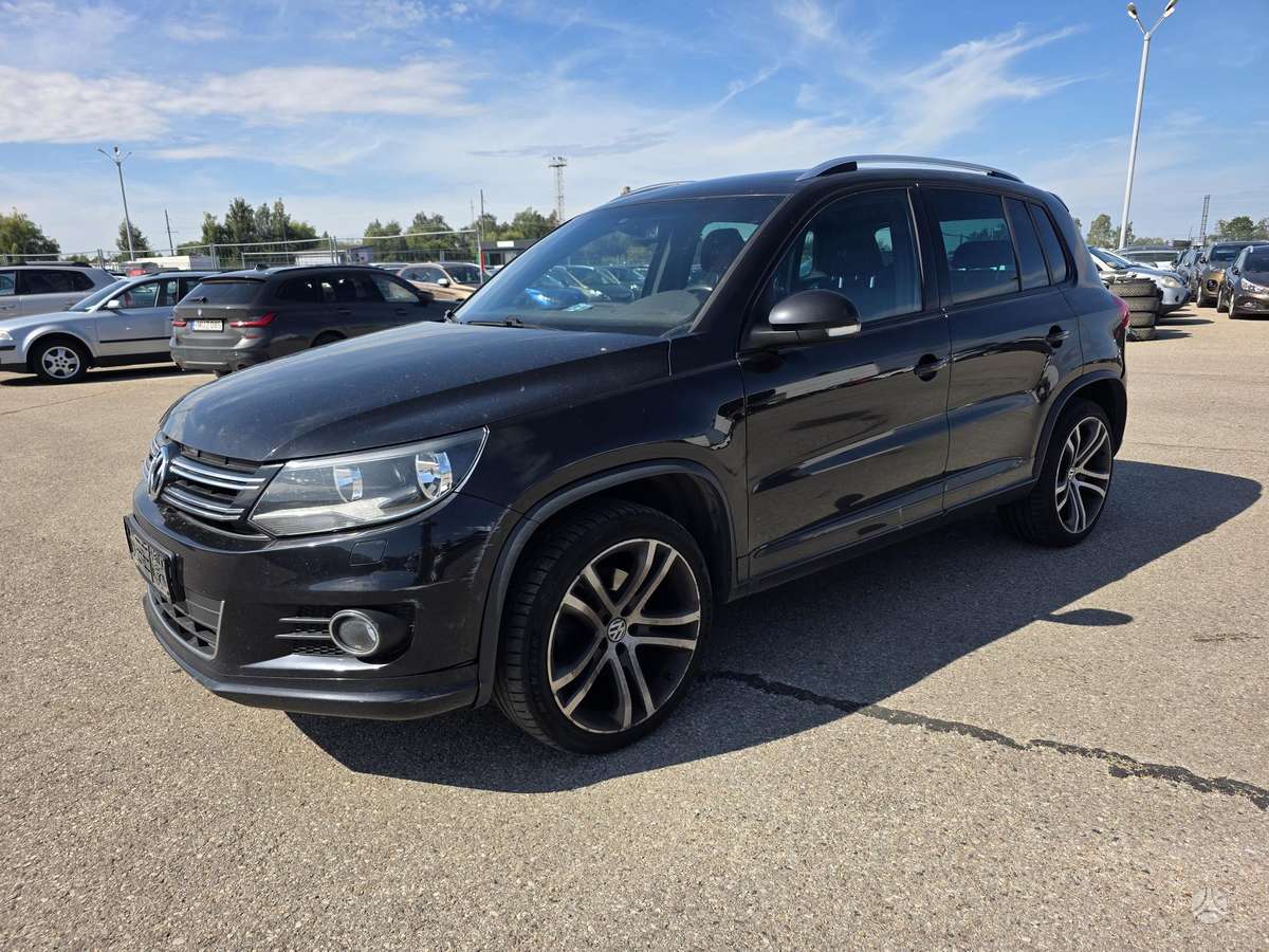 Volkswagen Tiguan 2014 — rear view