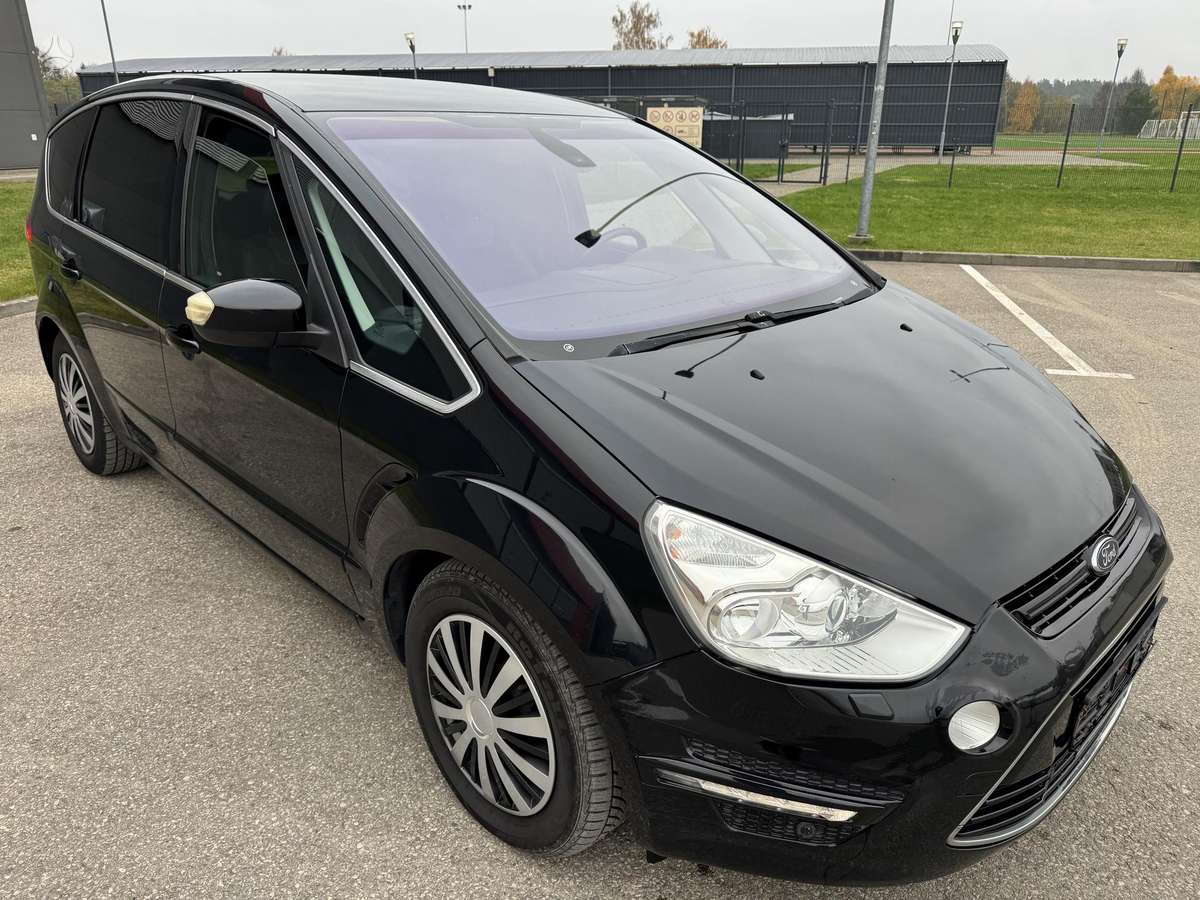 Ford S-MAX 2011 — вигляд ззаду