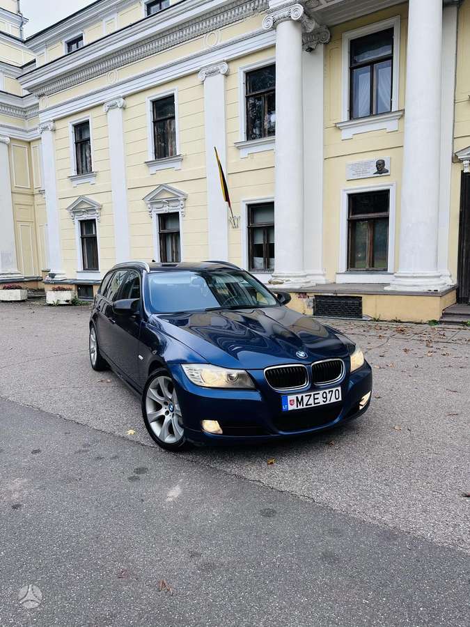 BMW 320 2012 — вигляд ззаду