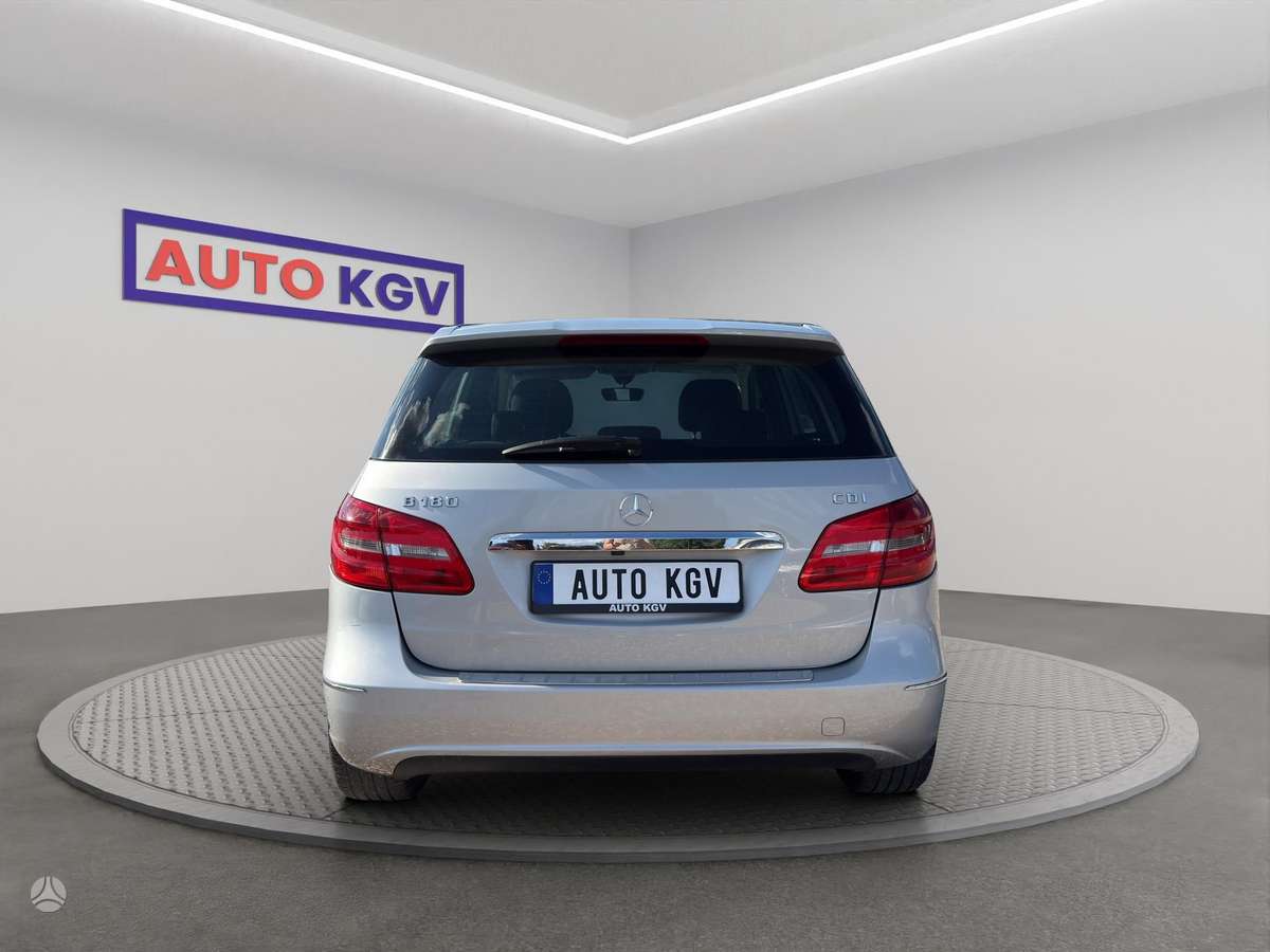 Mercedes-Benz B180 2013 — двигун 1800 cm³, 109 HP (80kW)