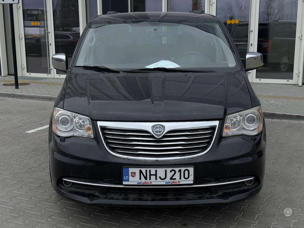 Lancia Voyager 2012 — rear view