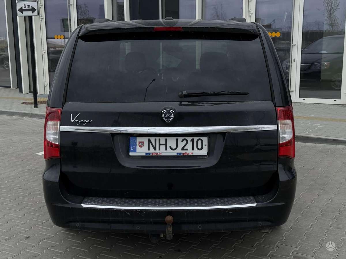 Lancia Voyager 2012 — photo 5