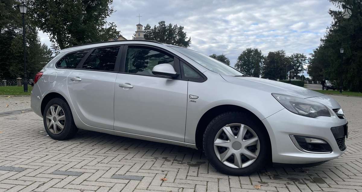 Opel Astra 2013 — салон