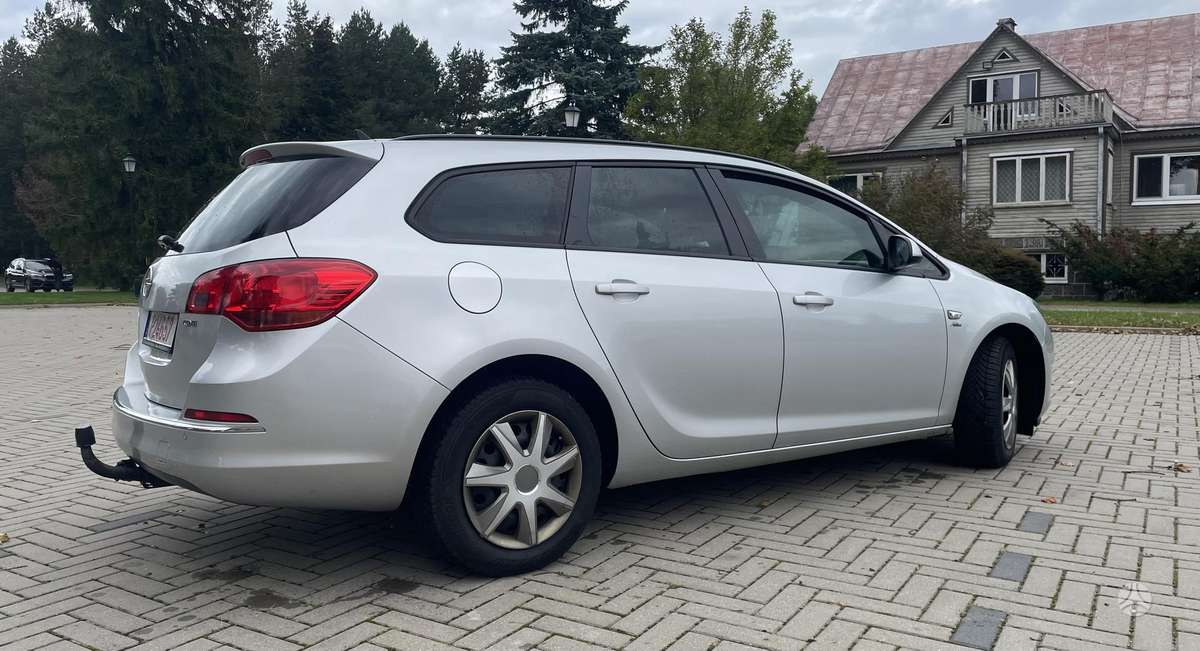 Opel Astra 2013 — двигун 1956 cm³, 165 HP (121kW)