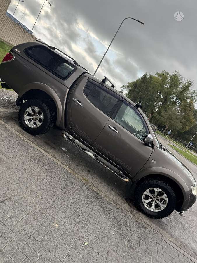 Mitsubishi L200 2013 — rear view