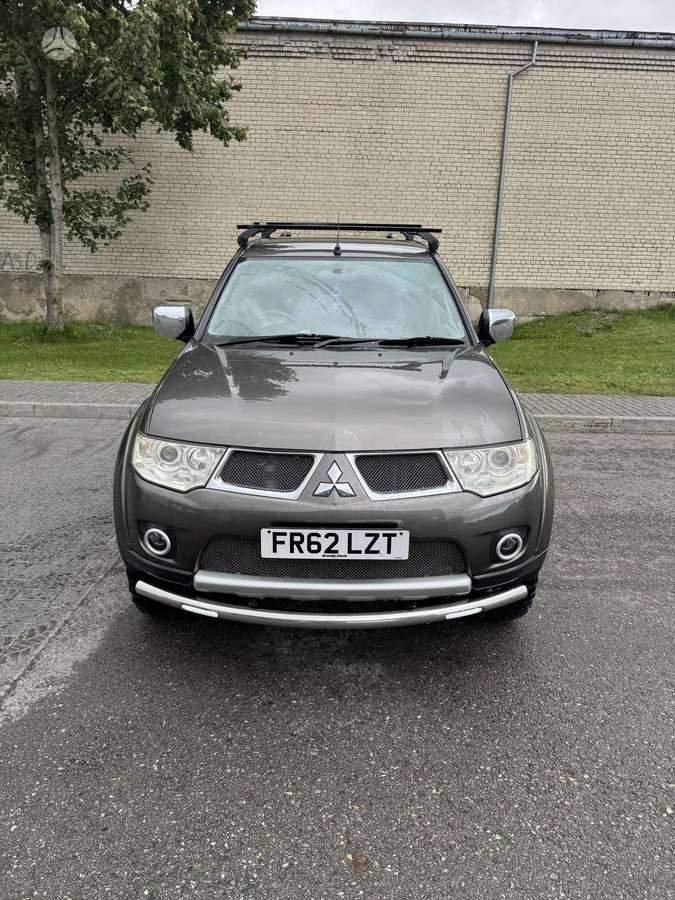 Mitsubishi L200 2013 — interior