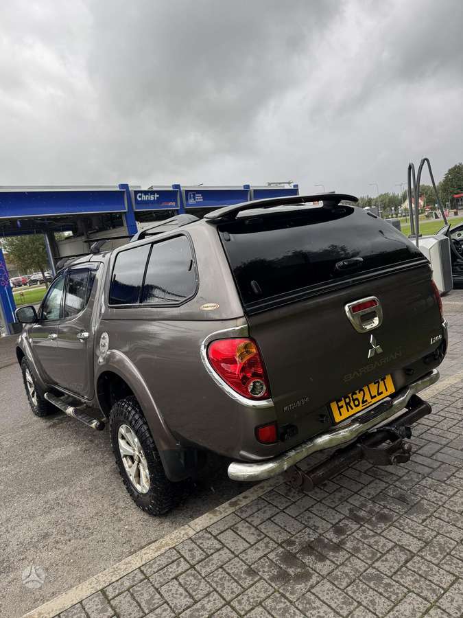 Mitsubishi L200 2013 — engine 2500 cm³