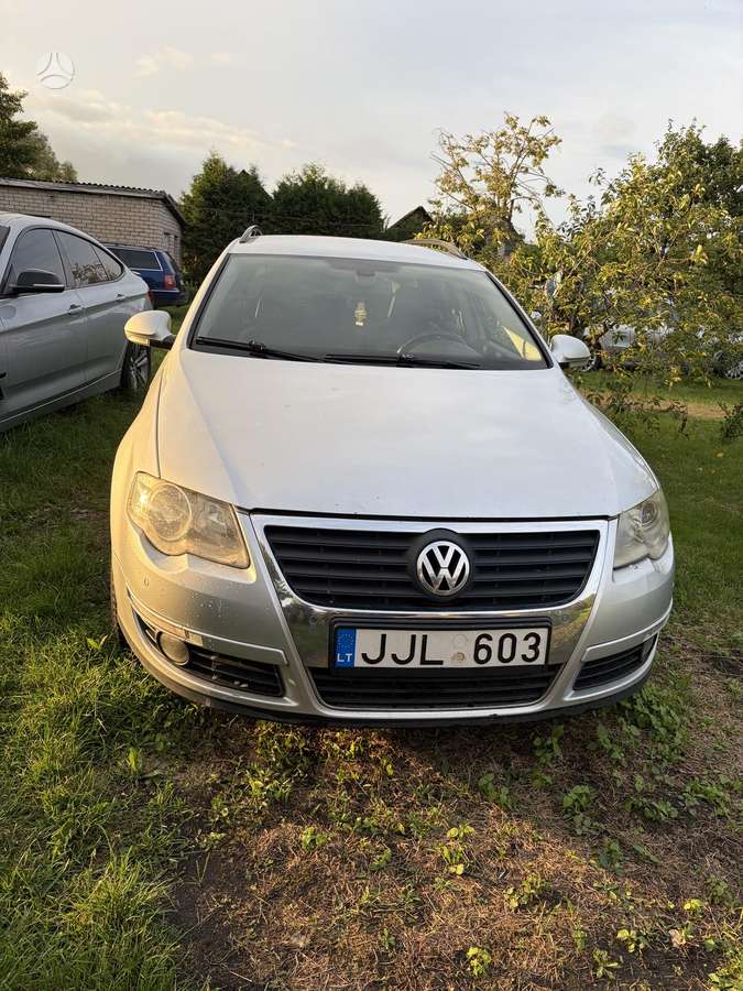 Volkswagen Passat 2006 — rear view