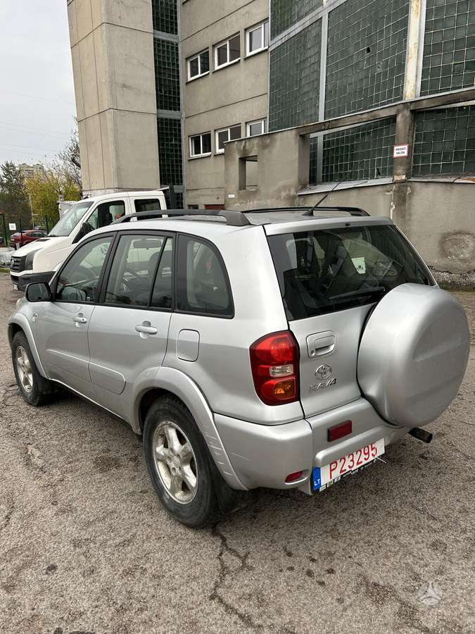Toyota RAV4 2004 — engine 1995 cm³, 116 HP (85kW)