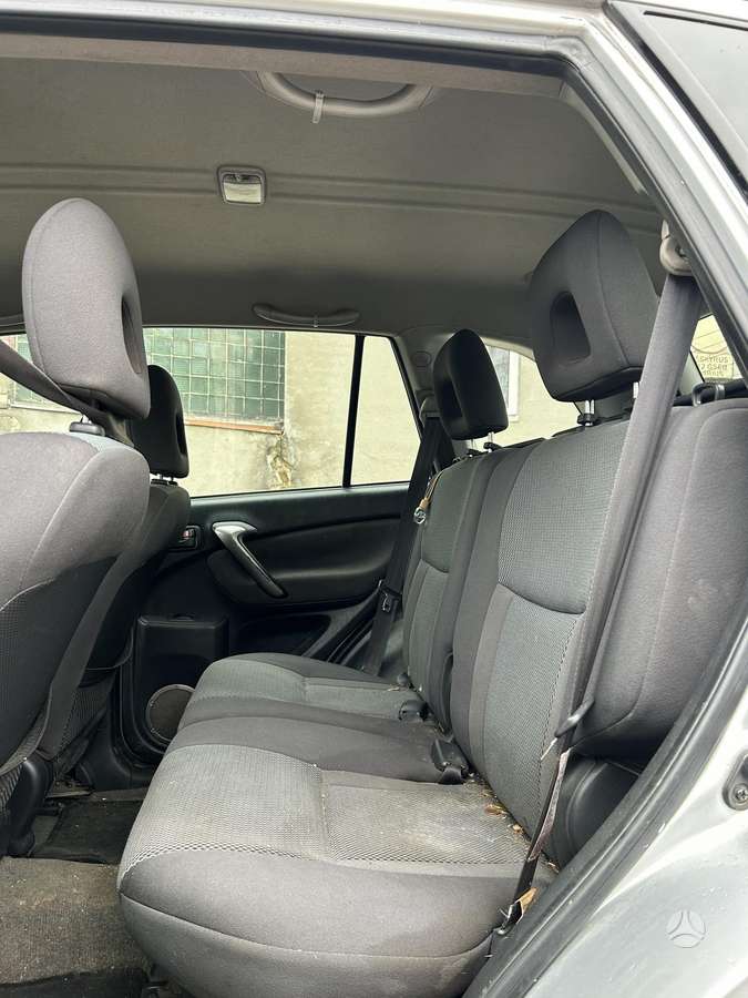 Toyota RAV4 2004 — photo 6