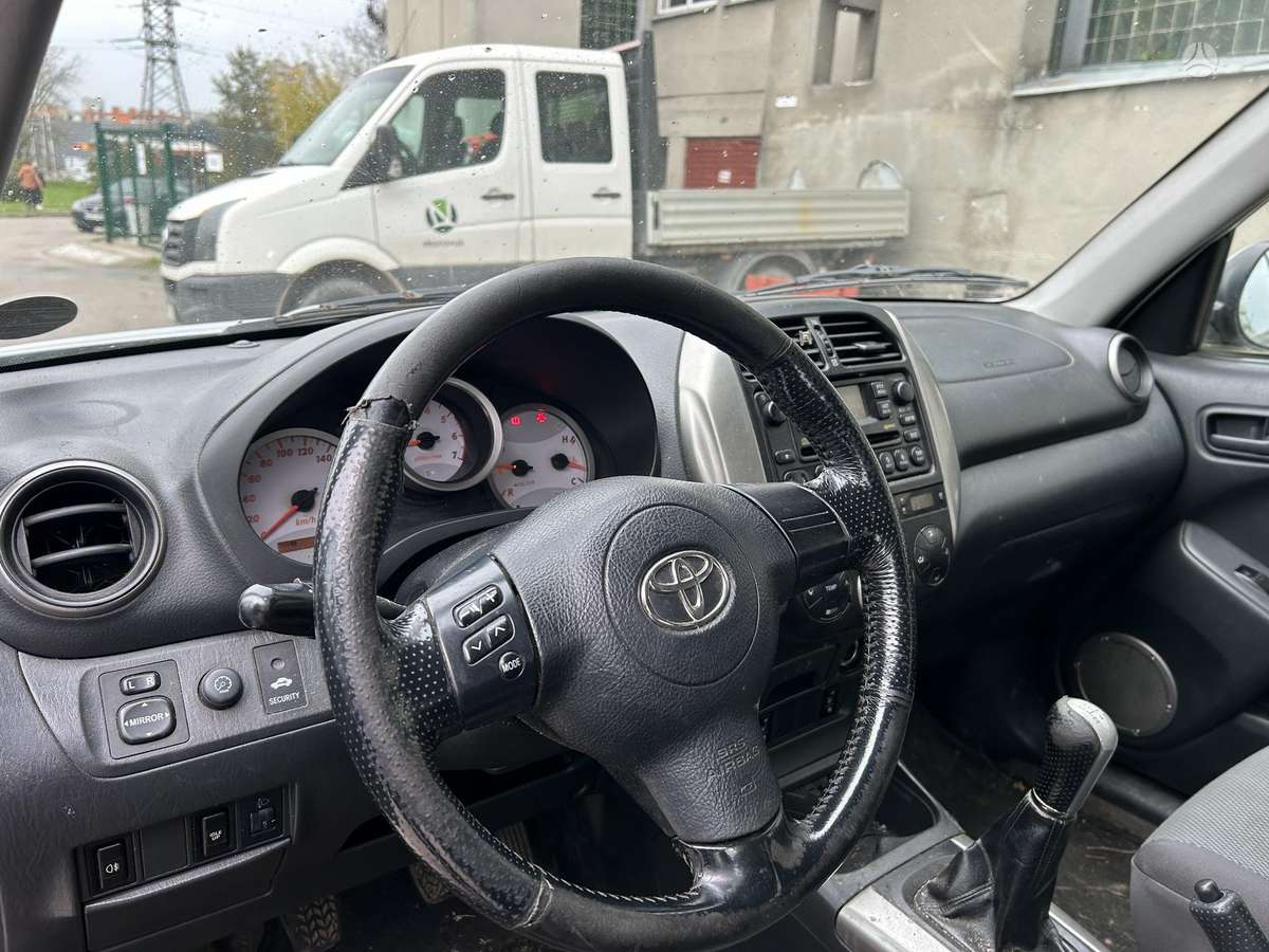 Toyota RAV4 2004 — photo 8
