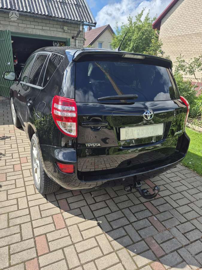 Toyota RAV4 2009 — rear view