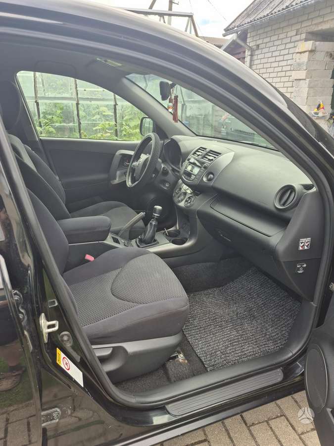 Toyota RAV4 2009 — photo 8