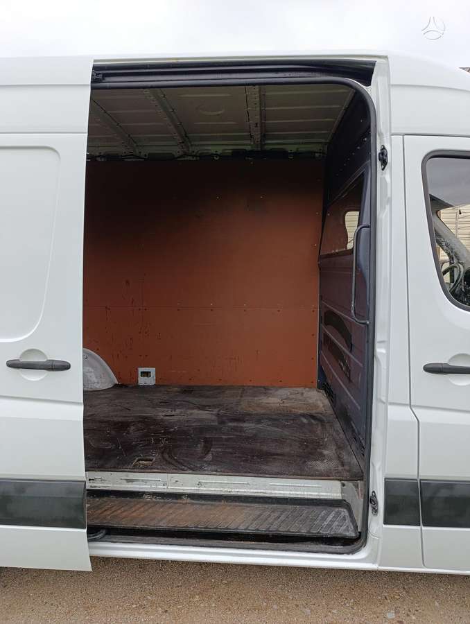 Mercedes-Benz Sprinter 2011 — photo 9