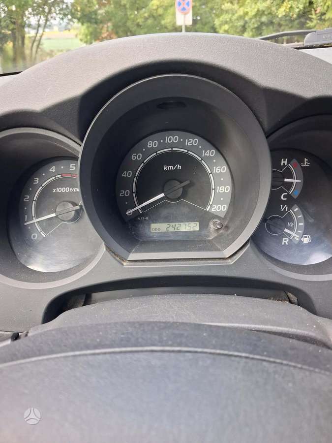 Toyota Hilux 2006 — photo 17