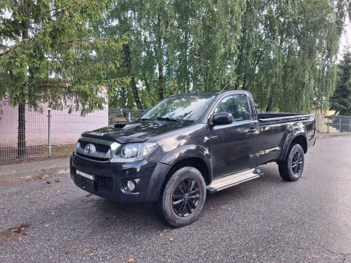 Toyota Hilux 2006 — engine 2494 cm³, 120 HP (88kW)
