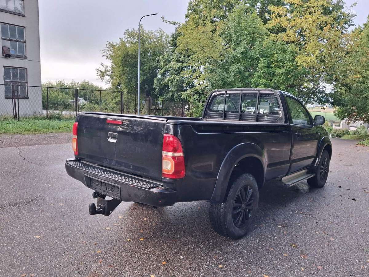 Toyota Hilux 2006 — photo 7