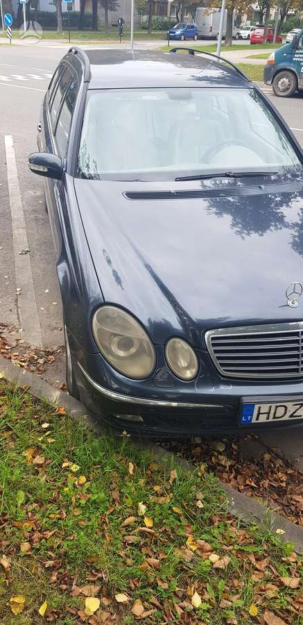 Mercedes-Benz E320 2004 — rear view