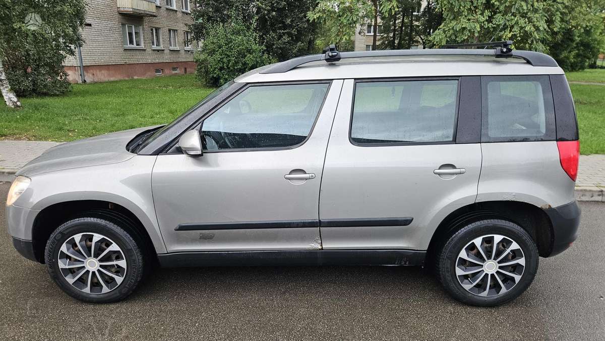 Skoda Yeti 2011 — rear view