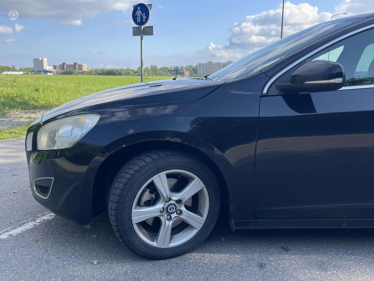 Volvo V60 2012 — photo 10