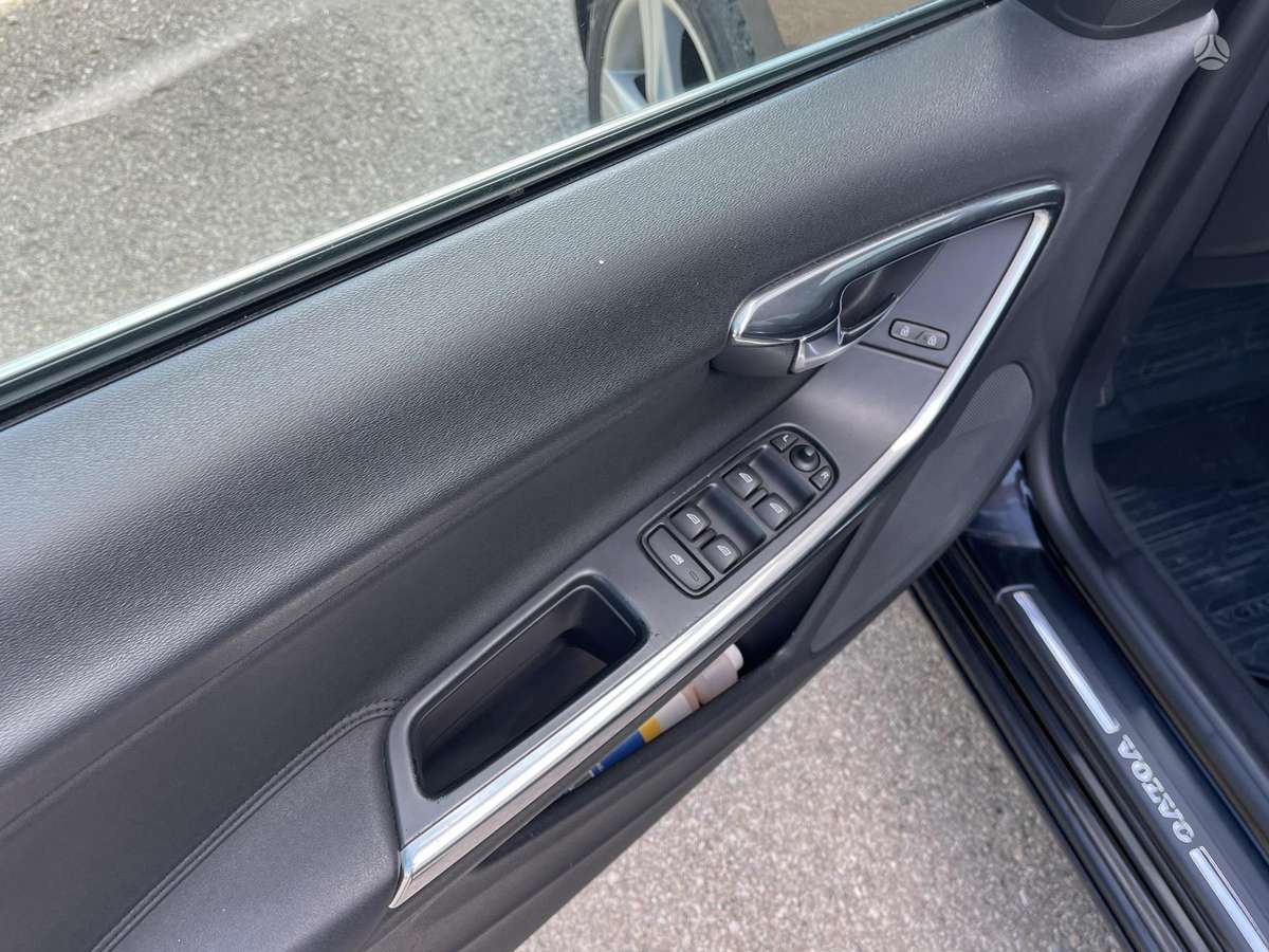 Volvo V60 2012 — photo 11