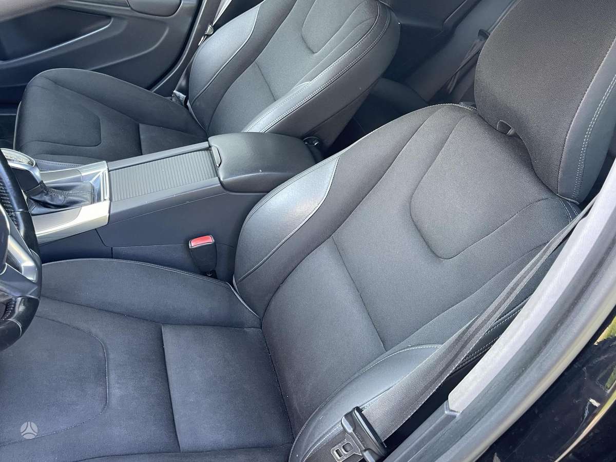 Volvo V60 2012 — photo 13