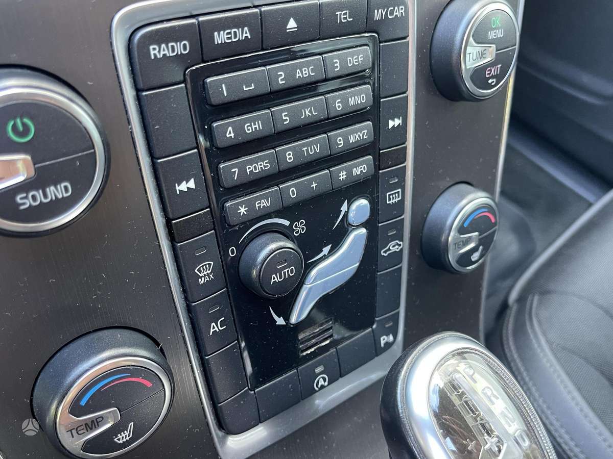 Volvo V60 2012 — photo 15
