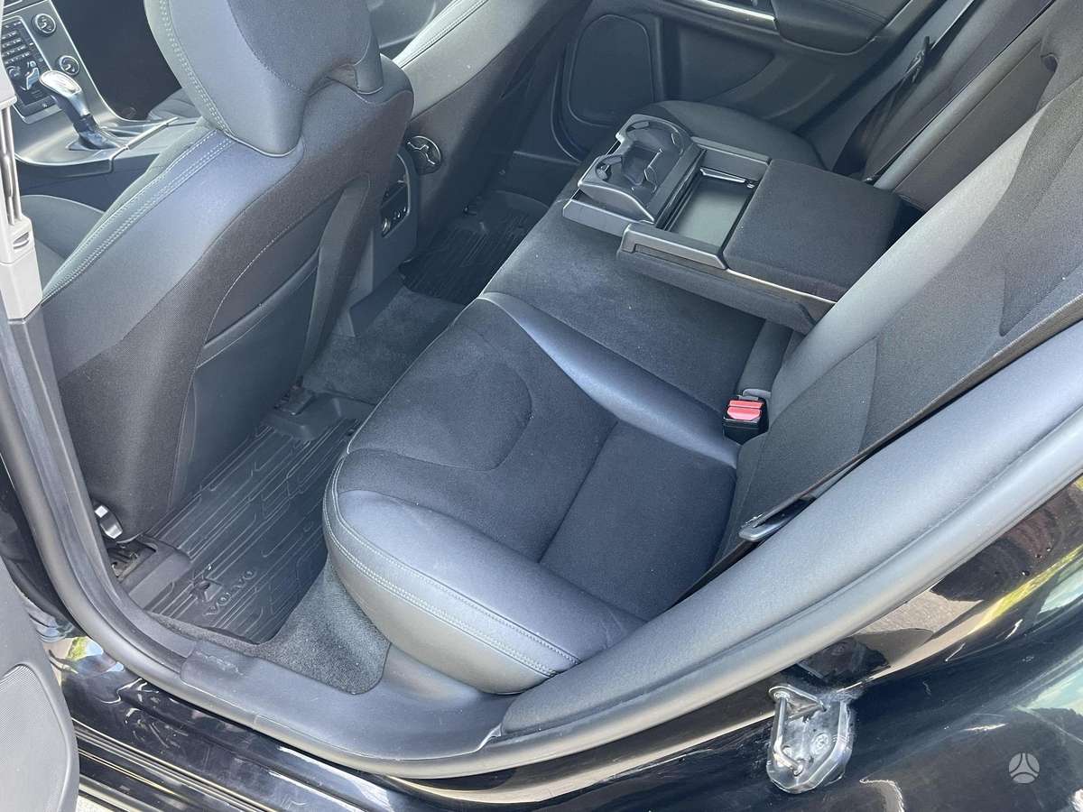 Volvo V60 2012 — photo 16