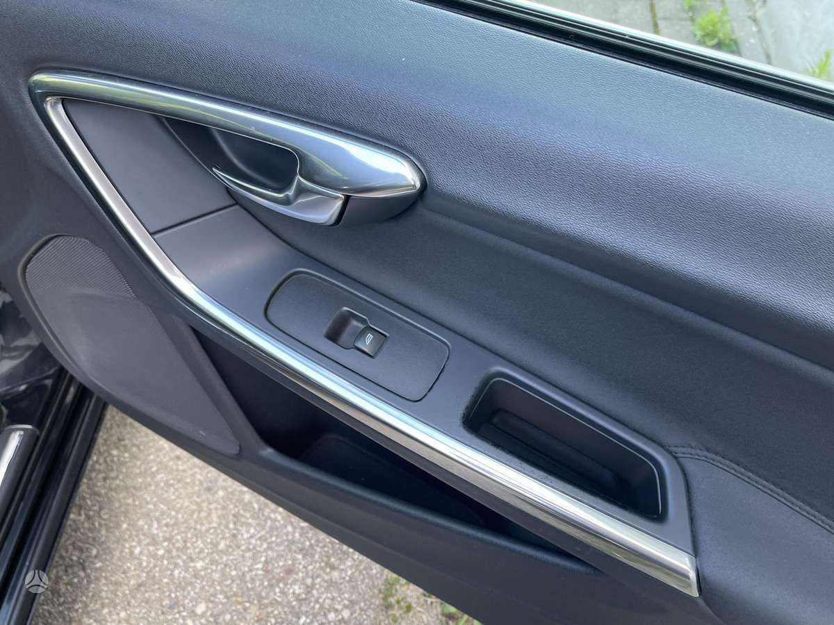 Volvo V60 2012 — photo 18